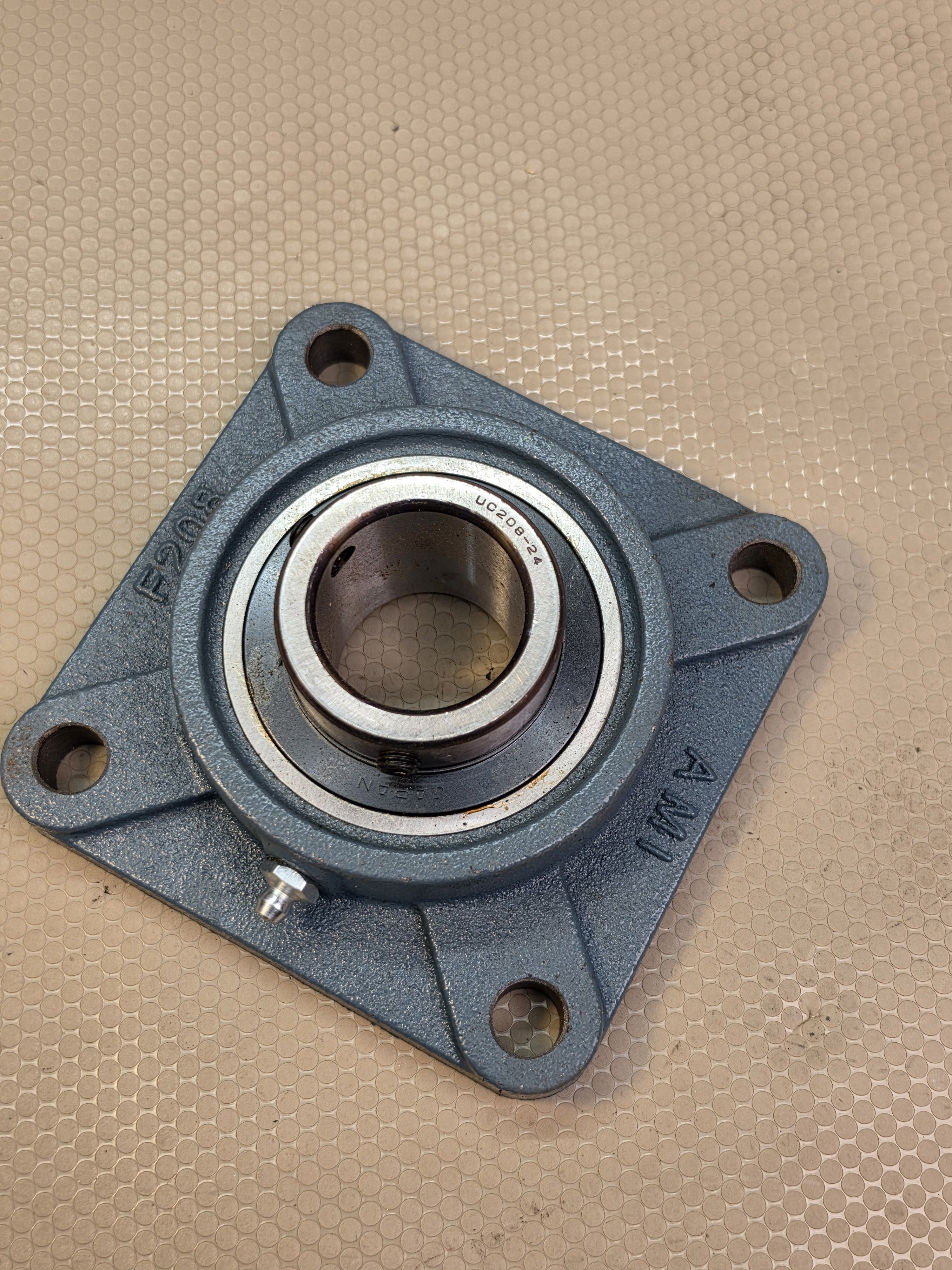 AMI UCF208-24 4-Bolt Flange Bearing Unit 1-1/2" Bore