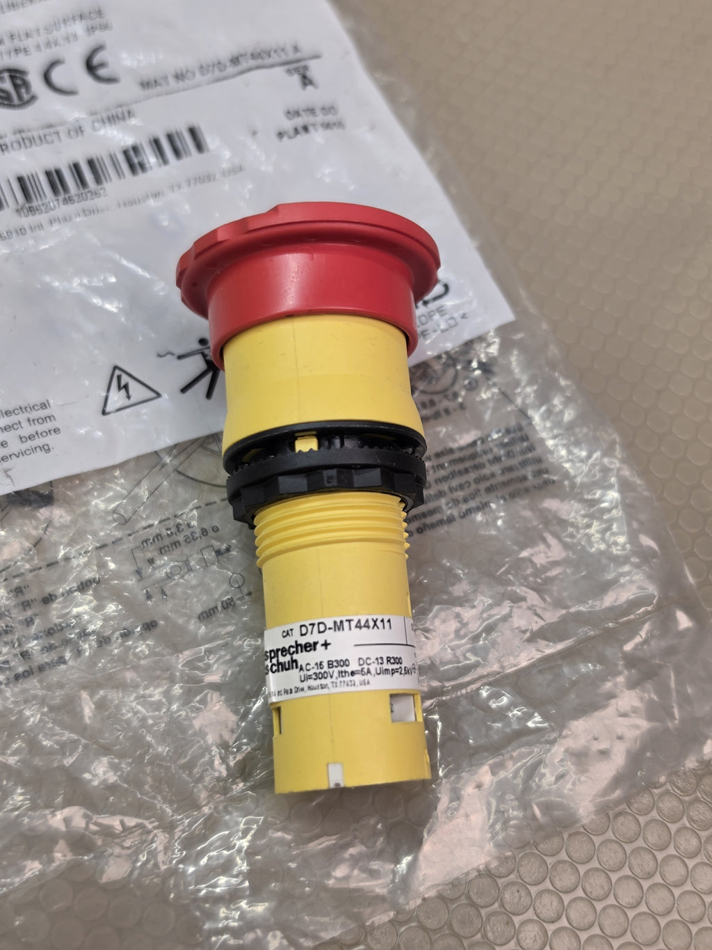 Sprecher+Schuh D7D-MT44X11 40mm Red E-Stop Pushbutton 1NO/1NC