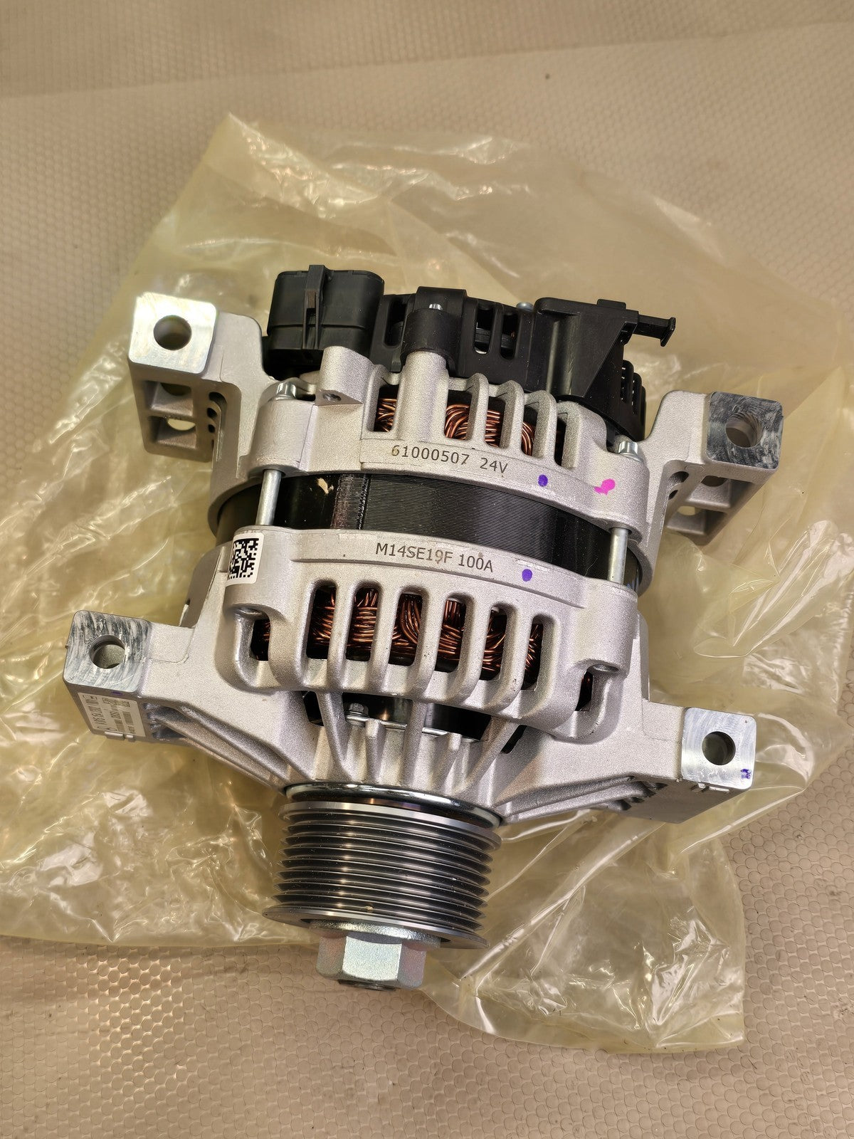 Mercedes-Benz A 015 154 2302 Alternator 28SI 24V 100A M14SE19F New