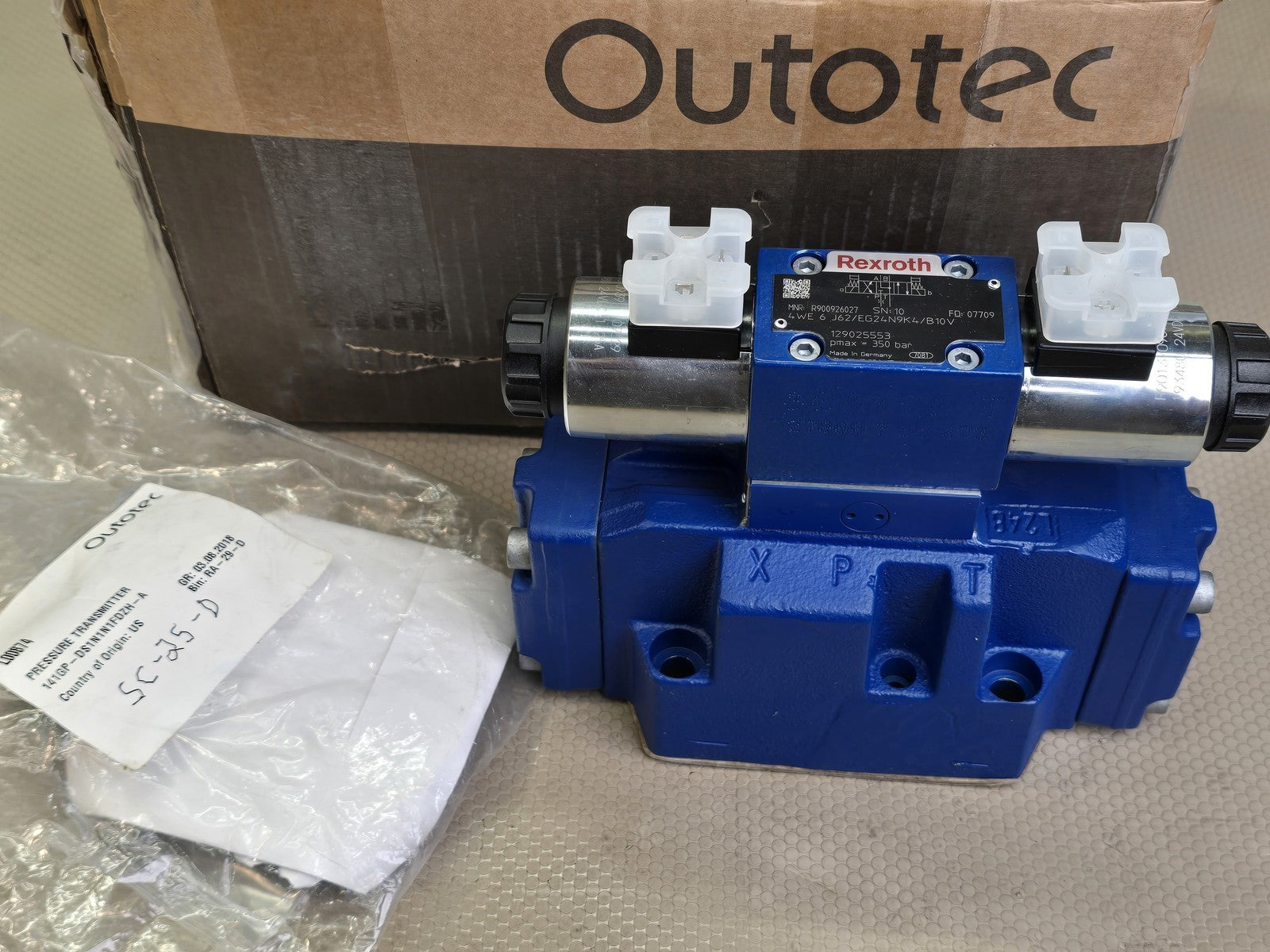 Rexroth R901169993 H-4WEH16 Pilot Solenoid Valve Stack 4WE6 Top D3 Plate 24V