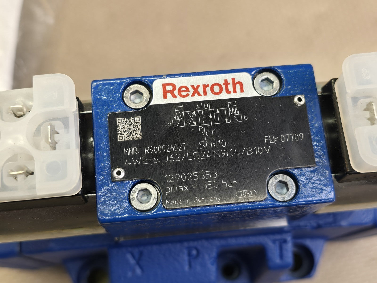 Rexroth R901169993 H-4WEH16 Pilot Solenoid Valve Stack 4WE6 Top D3 Plate 24V