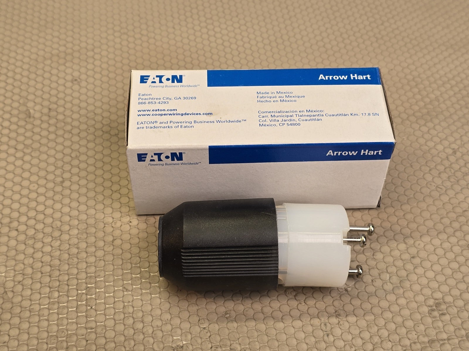 Eaton Arrow Hart 5269N Auto Grip Straight Blade Connector 15A 125V 5-15R New