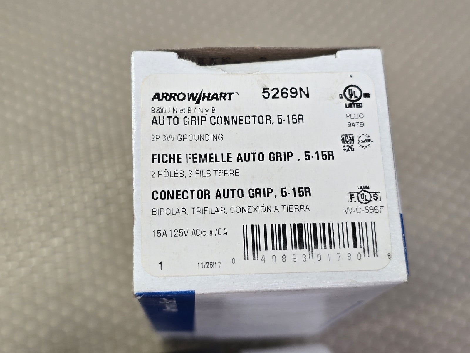 Eaton Arrow Hart 5269N Auto Grip Straight Blade Connector 15A 125V 5-15R New