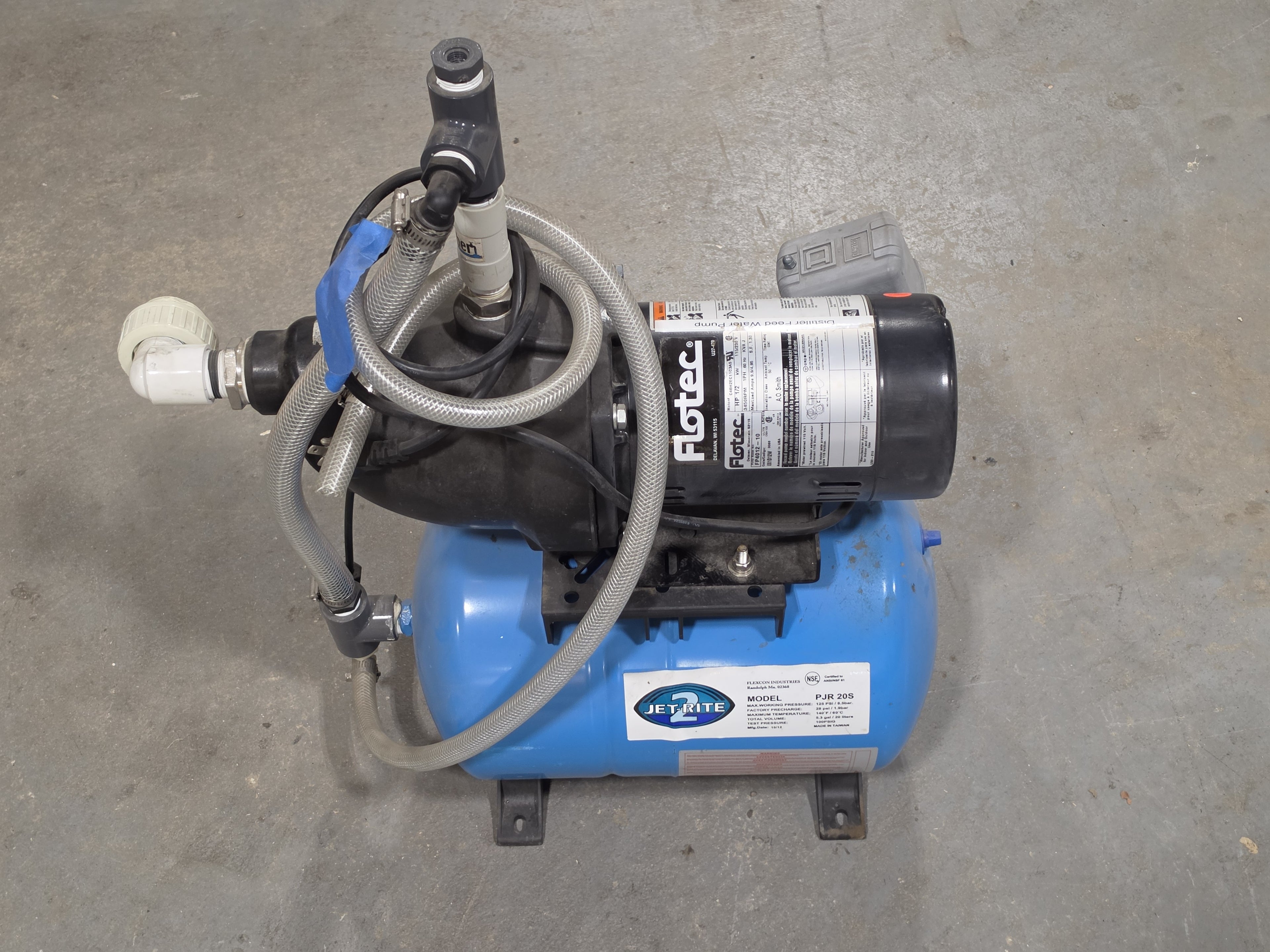 Flotec FP4012-10 1/2 HP Shallow Well Jet Pump w/ Flexcon PJR 20S 2.9 Gal Tank