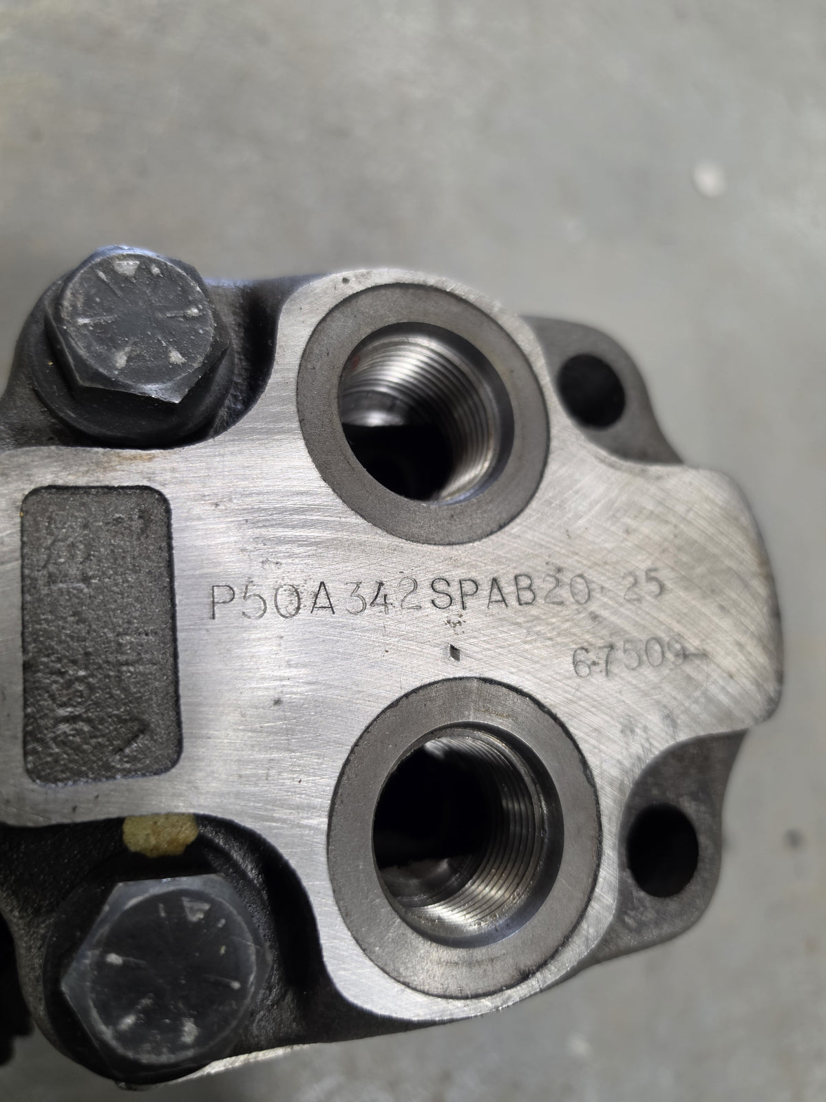 Parker Commercial Intertech P50A342SPAB20-25 Hydraulic Gear Pump 13T Spline
