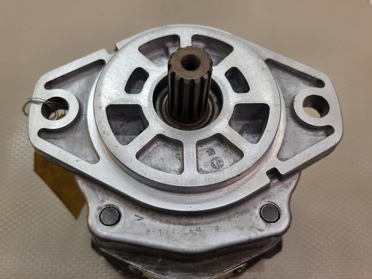 Parker Chelsea P16-180A-2N2 0120900 Hydraulic Gear Pump CCW SAE B 7/8 13T - NOS