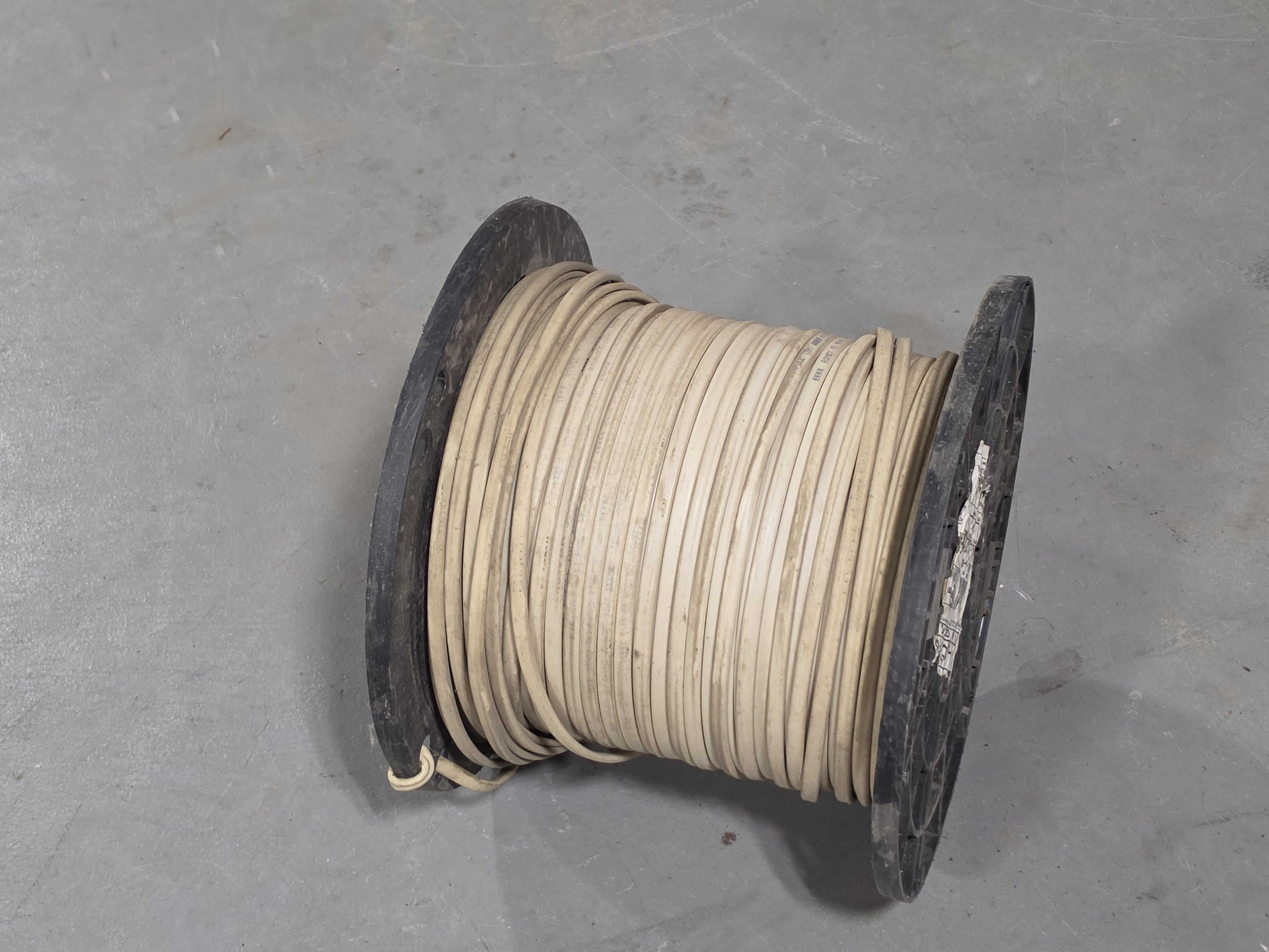 Southwire Romex SIMpull 28-82-74-01 14/2 NM-B w/ Ground 1000ft Wire Spool