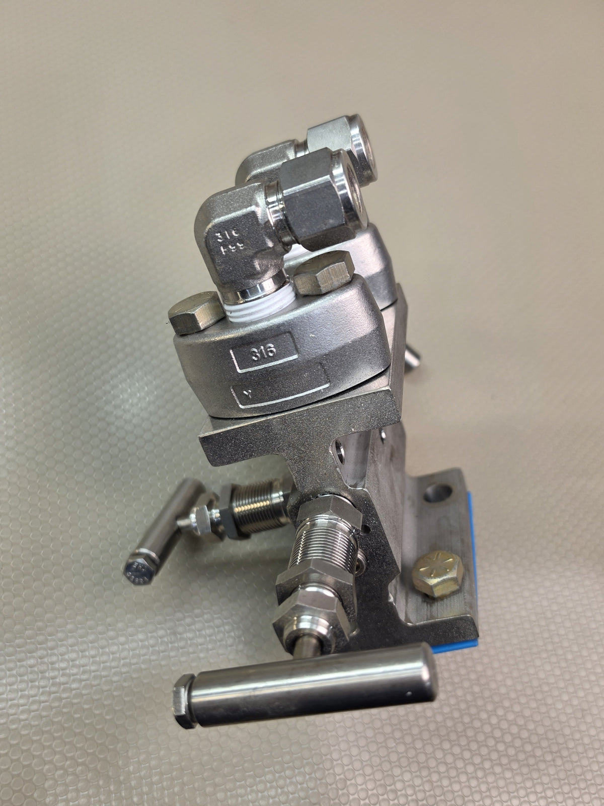 TESCOM Anderson Greenwood M4NHS 4156659 316 SS 3-Valve Manifold 6000 PSI
