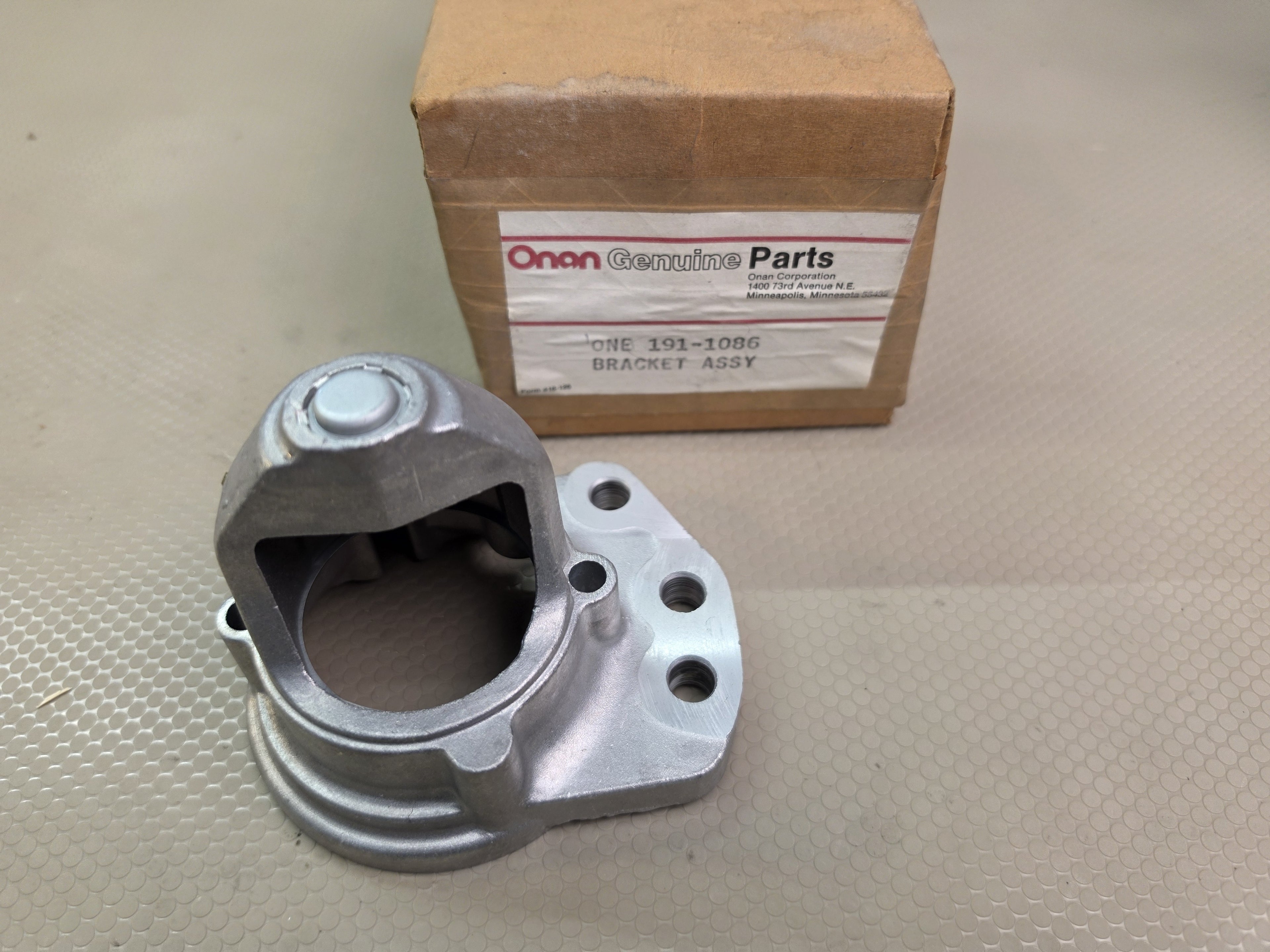 Onan 191-1086 Starter Drive End Housing Bracket Assembly Generator Engine Part