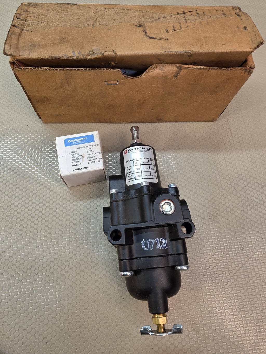 FAIRCHILD 65952NS Pneumatic Pressure Regulator 300 PSI Input 2-120 PSI - NEW