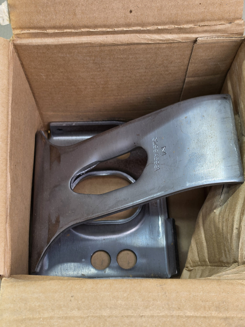 Meritor 3299 A 5981 Genuine Brake Chamber Bracket BRKT-BRAKE CHBR USA