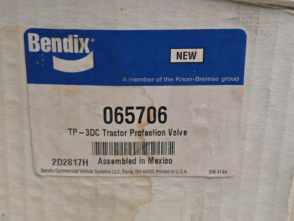 Bendix 065706 TP-3DC Tractor Protection Valve Air Brake Truck Semi NEW