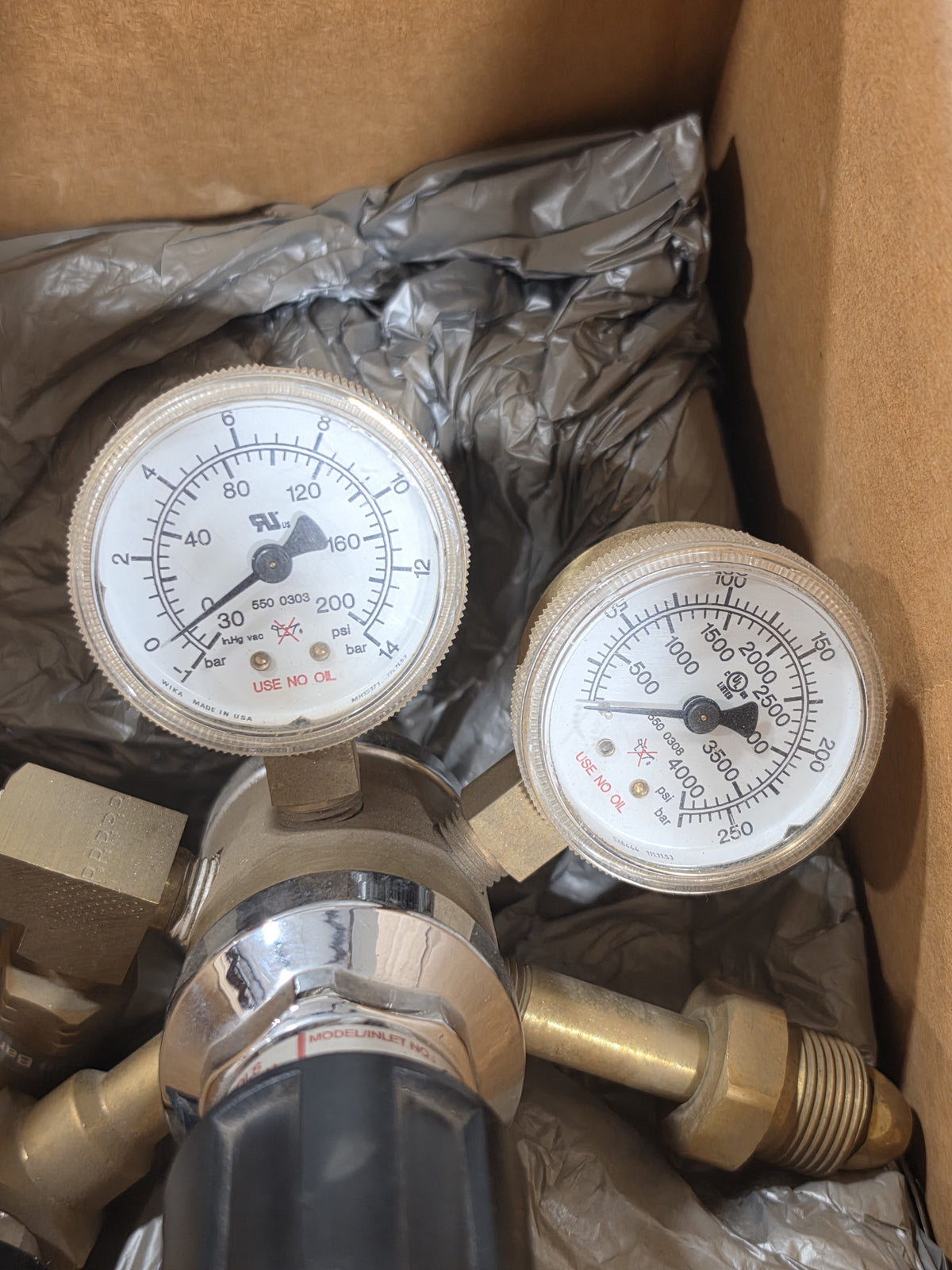 Concoa 6012324-82-580 Praxair LaserStar Dual Stage Regulator CGA 580 Helium