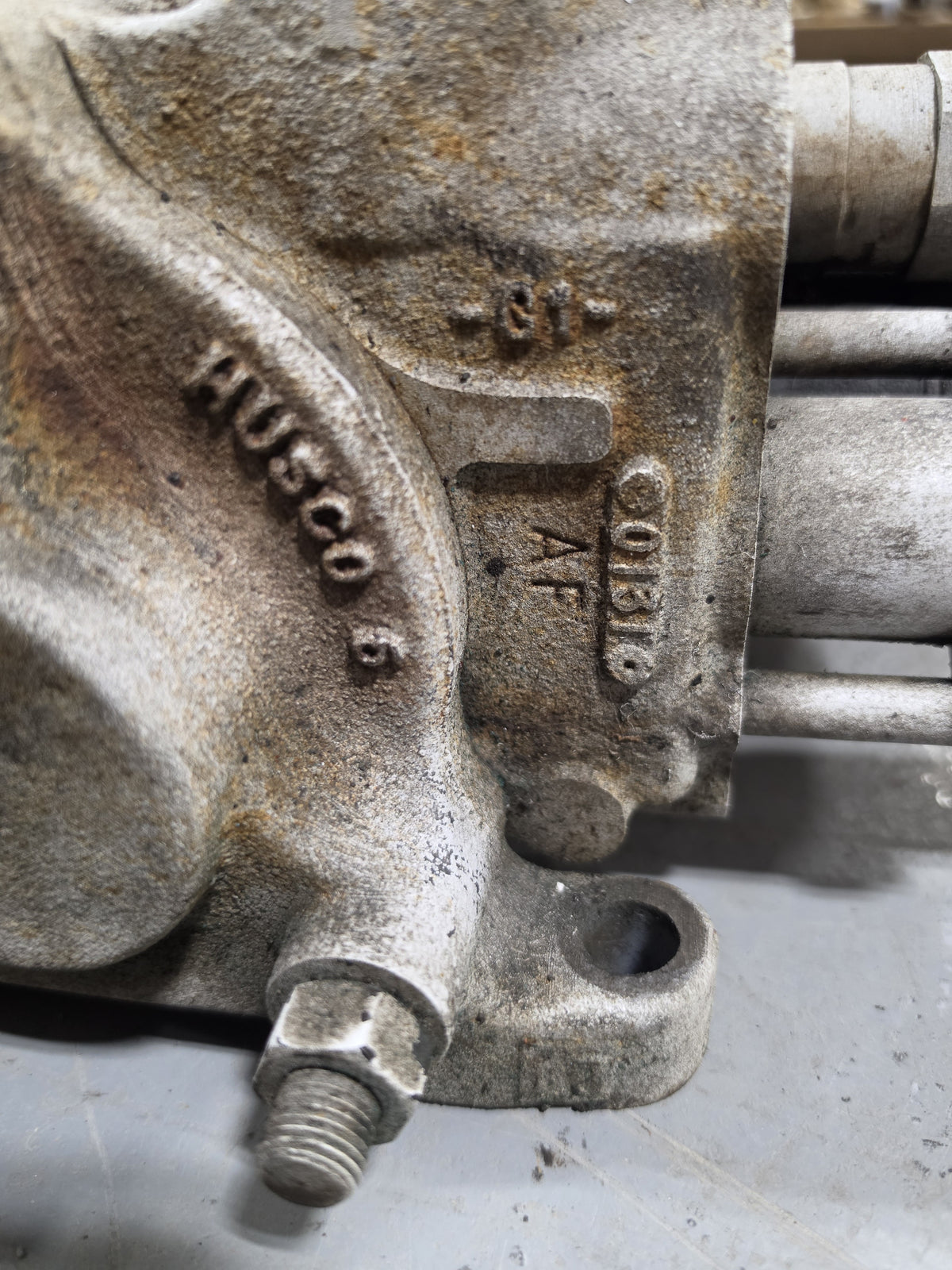 HUSCO 5000 Series 4-Spool Sectional Hydraulic Directional Control Valve Bank