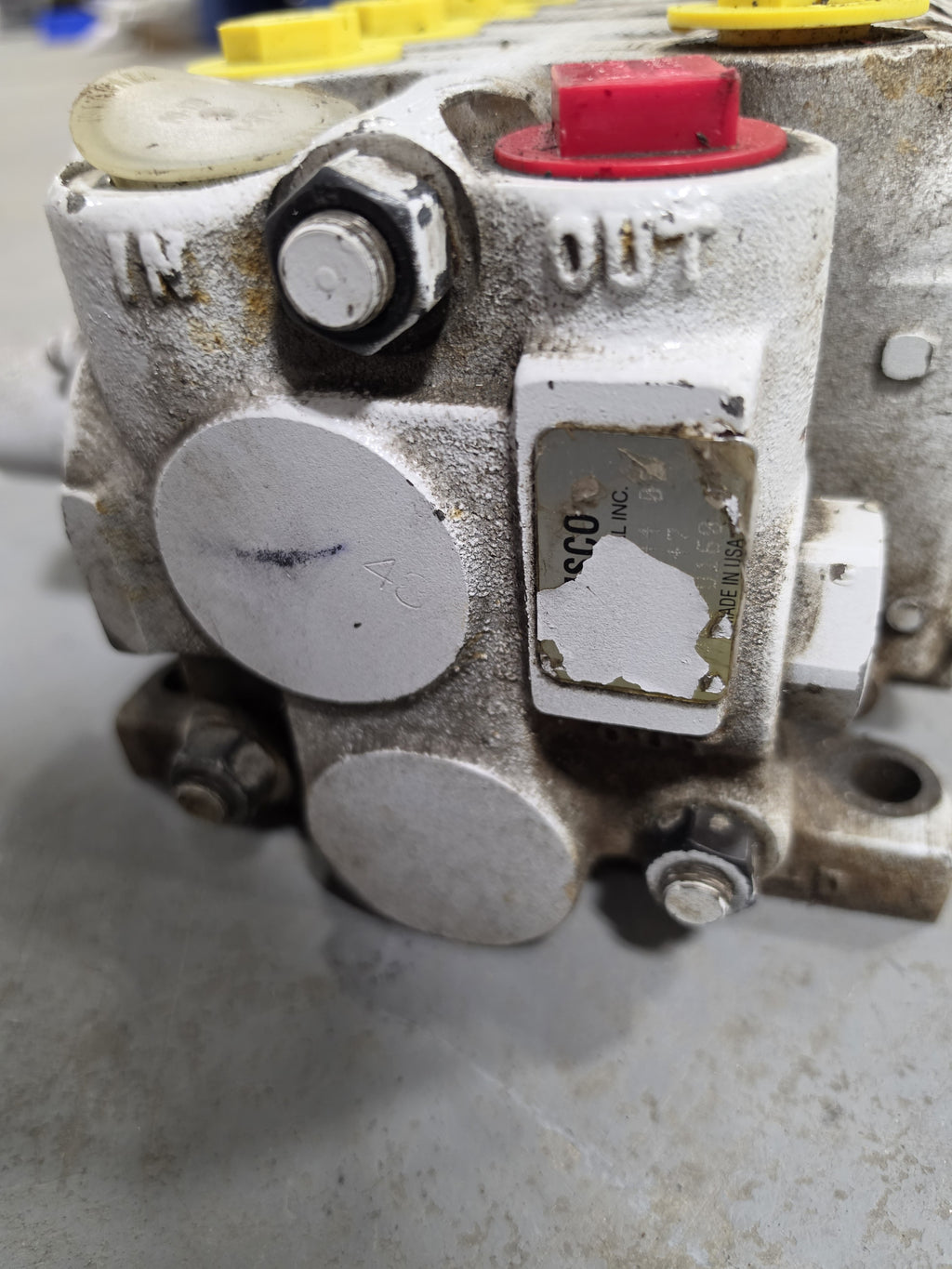 HUSCO 5000 Series 4-Spool Sectional Hydraulic Directional Control Valve Bank