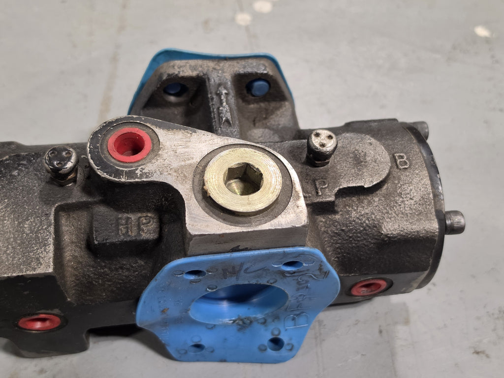 Parker Commercial Intertech Hydraulic Directional Control Valve A B P T HP