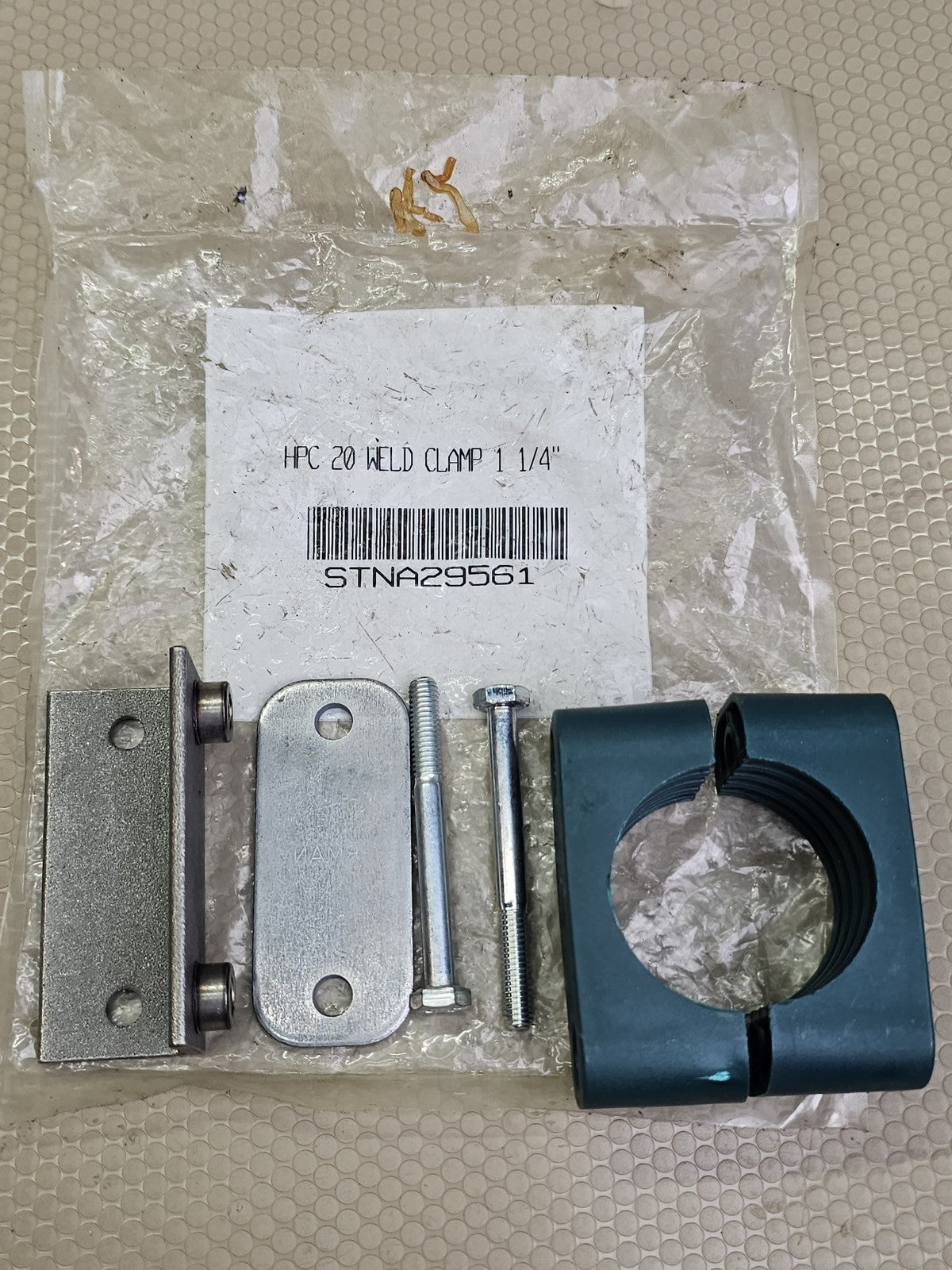 STAUFF Type 1 1/4" Hydraulic Pipe Clamp Kit with Weld Plate