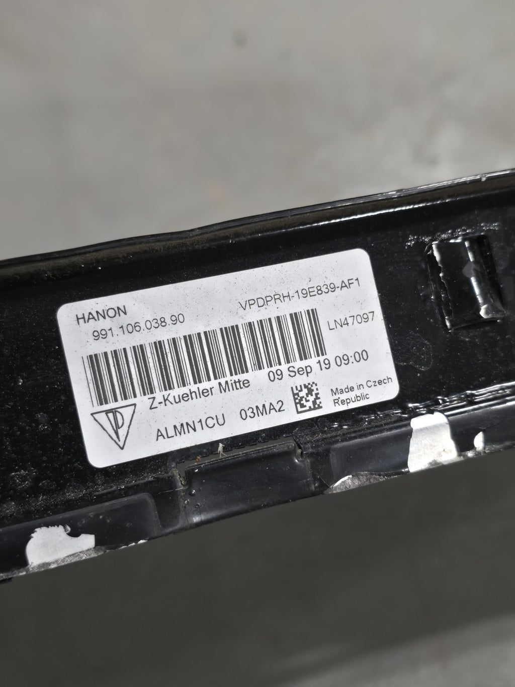 Porsche OEM 991 911 Center radiator 991.106.038.90 99110603890