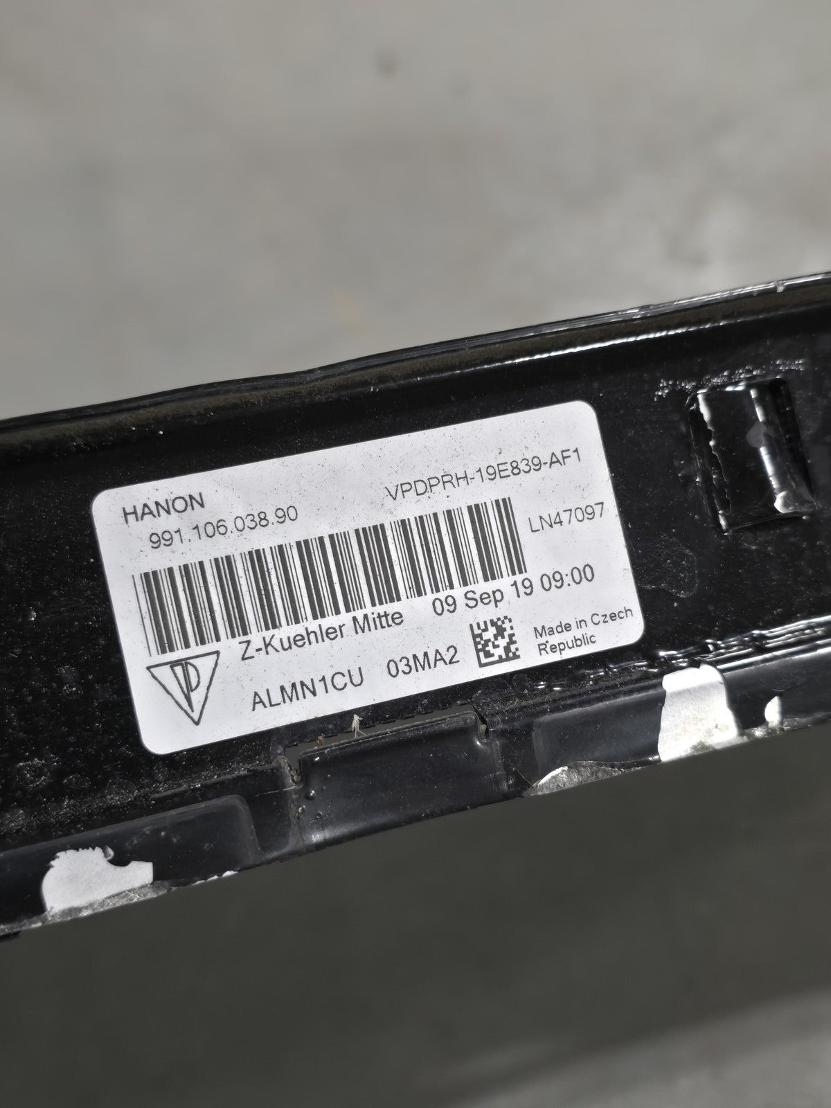 Porsche OEM 991 911 Center radiator 991.106.038.90 99110603890
