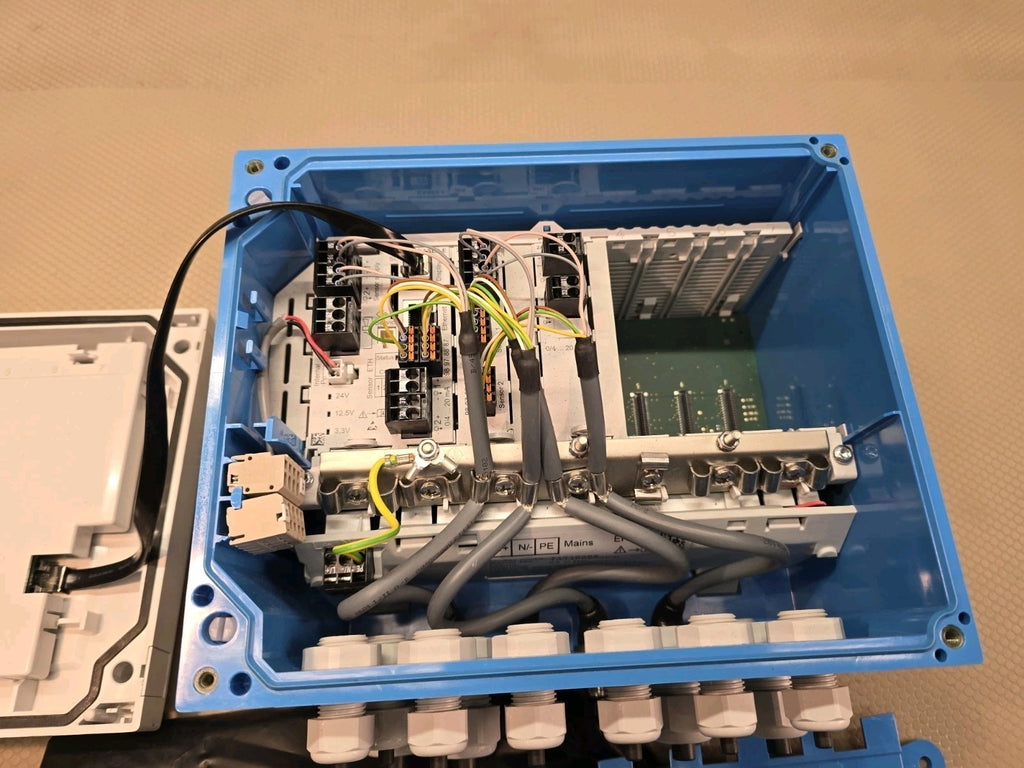 Endress+Hauser Liquiline CM444 Multi Channel Controller, CM444-14D9/0 HART