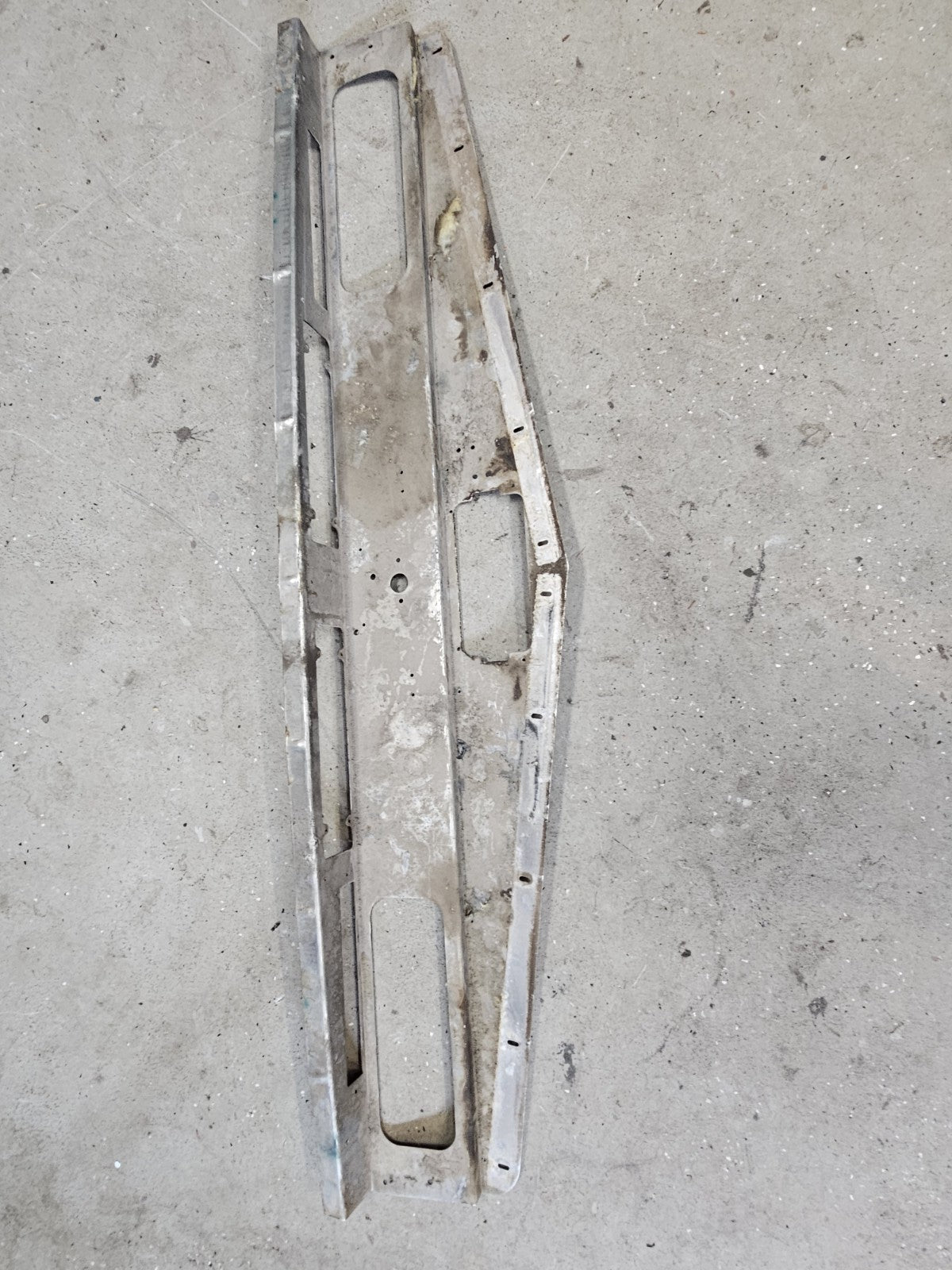 Kenworth W900 Upper Interior Cab Bracket PN: K105-229 Oem Paccar 