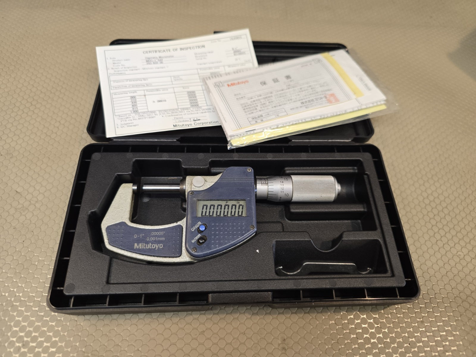 Mitutoyo 0-1” 293-832-30 Digital Micrometer in case