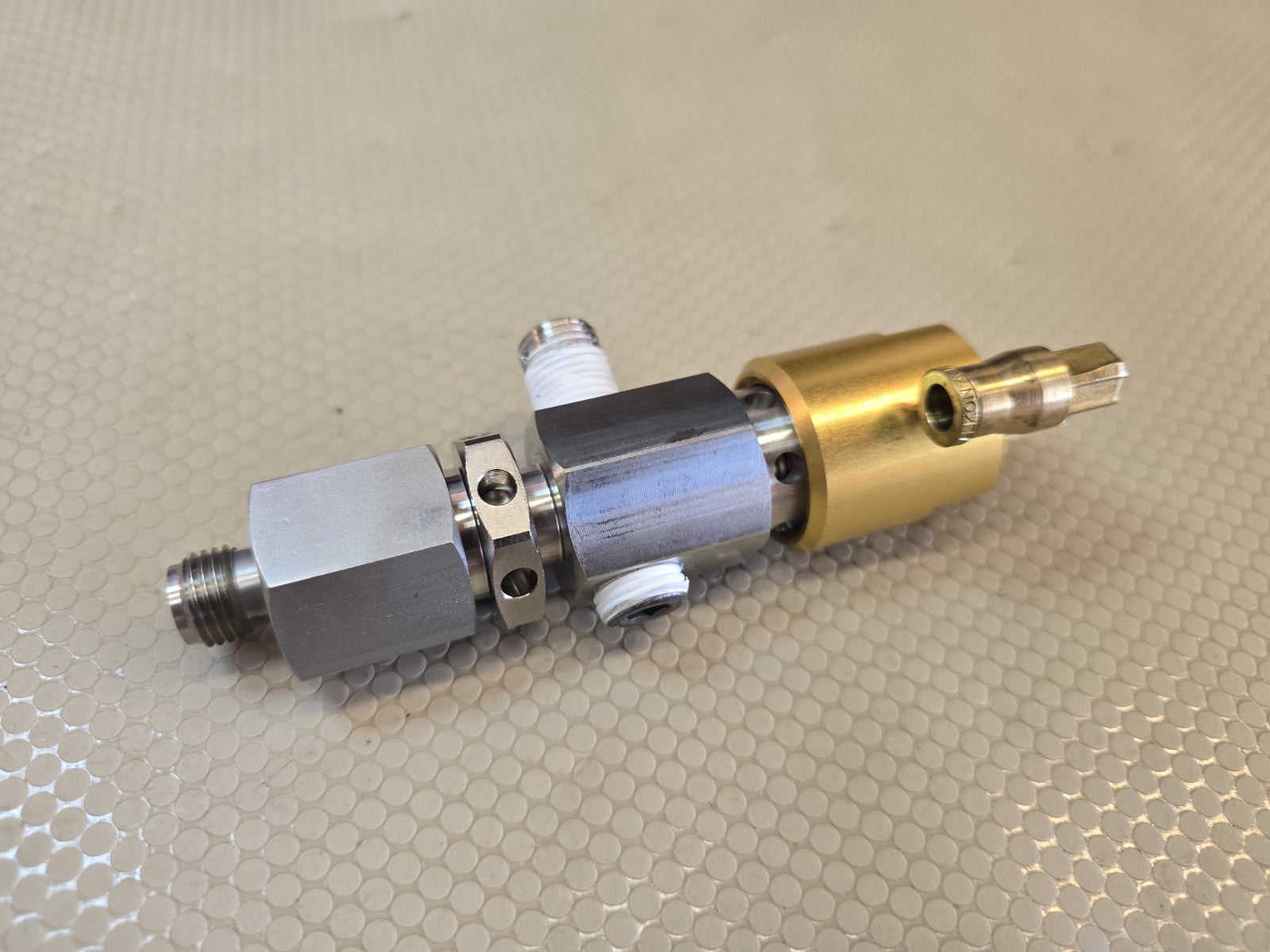 NEW RANSBURG CARLISLE Color Changing Valve CCV-403-SS / 403-SS-E