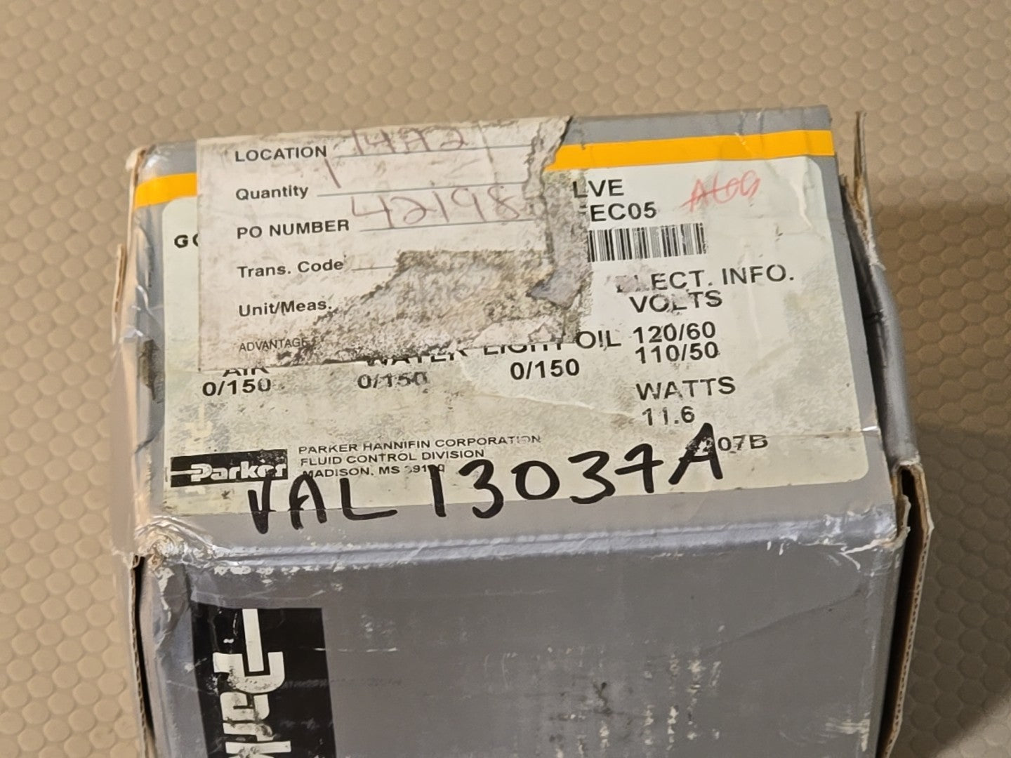 NEW PARKER 3 Way Skinner Valve 04F30C2106ACFEC05 / 04F30C2106ACFEC05 Solenoid 