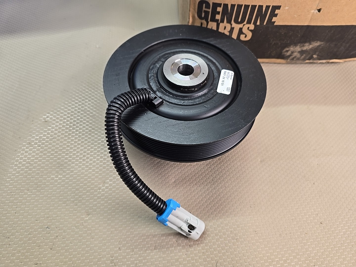 Cummins 3928865 - Genuine  OEM Engine Cooling Fan Clutch For Series B5.9 Engines