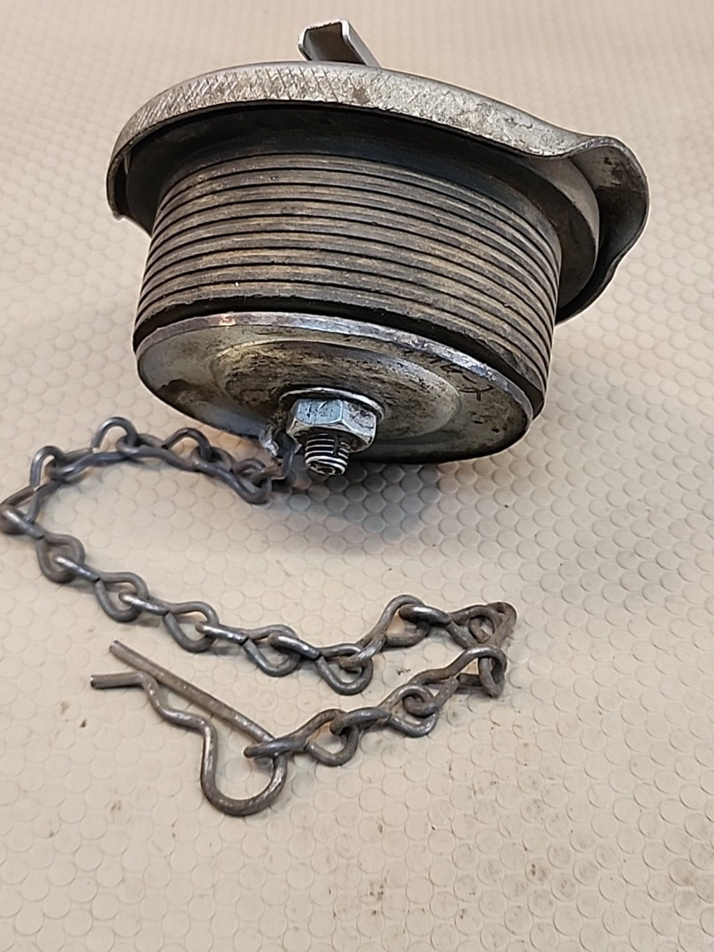 MFD BY MOELLER MFG GAS CAP USG