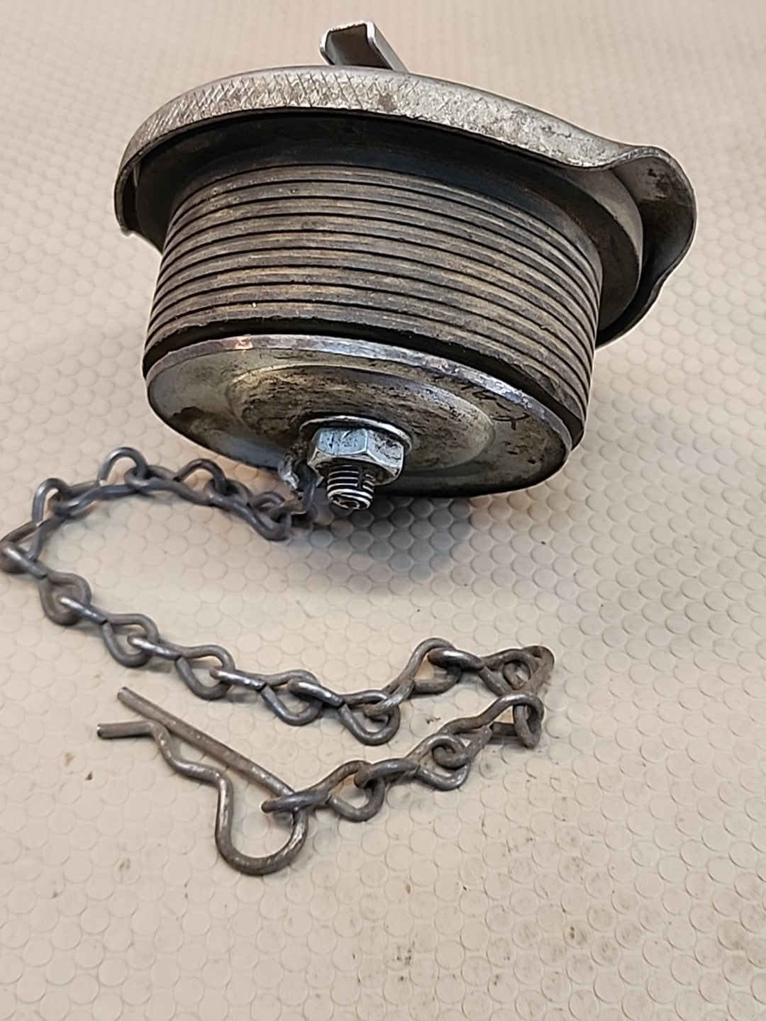 MFD BY MOELLER MFG GAS CAP USG