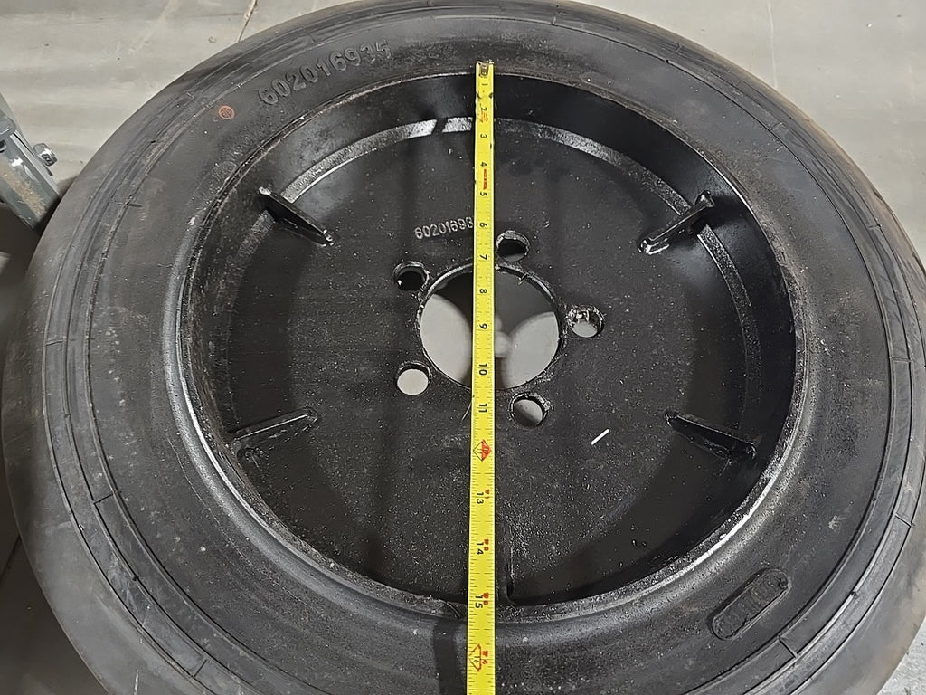 Groomer Solid Tire Wheel Assembly 602016935 5-Lug  Steel Rim Snow *NEW*