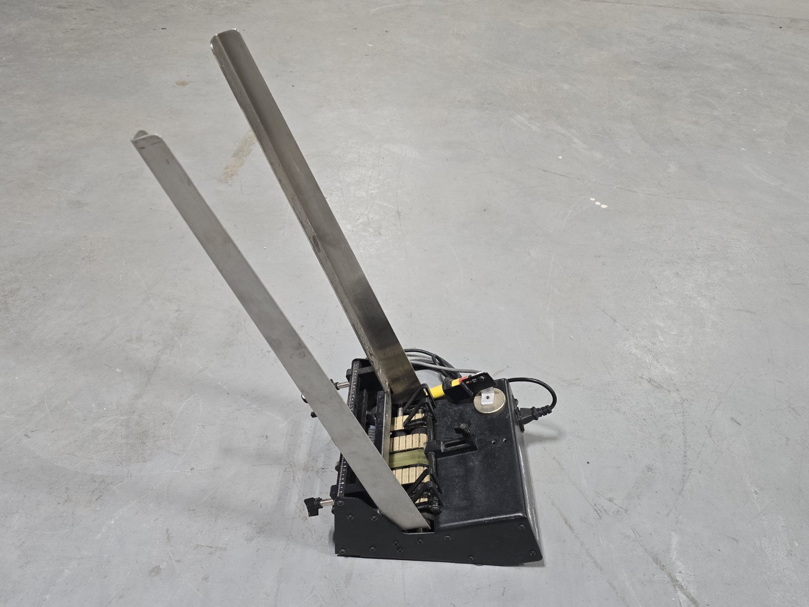 Streamfeeder Reliant 1500 Stream Feeder Product Feeder *Light Use*