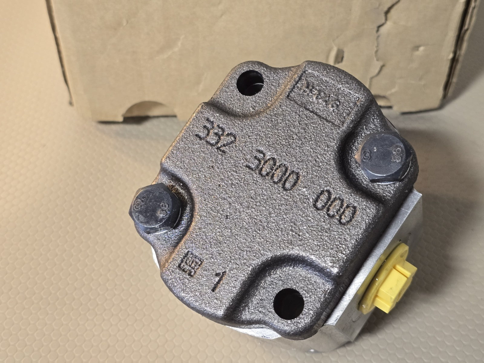 NEW Sandvik / Parker Genuine OEM Gear Pump Hydraulic Motor BG01041442