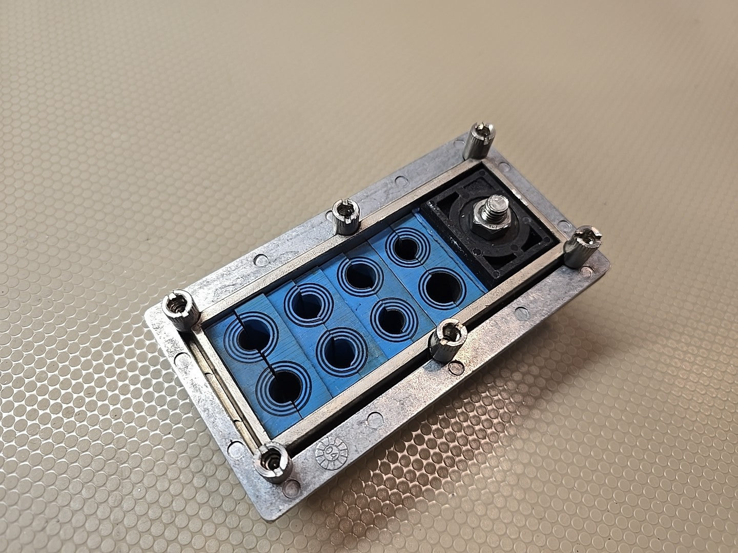 Roxtec CF 8 Rectangular Cable Seal, External Dimensions: 5.5"x2.4"x1.6"