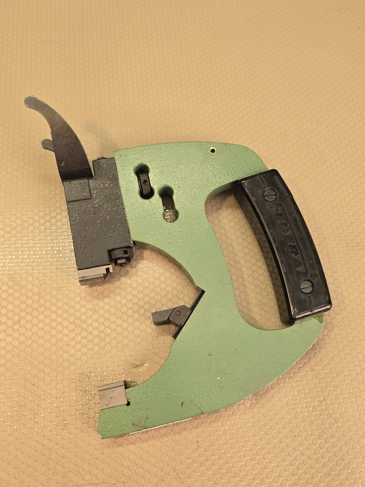 Mahr Federal 301P-3 Indicating Snap Gage Frame 2-3" Range w/ Lift Lever