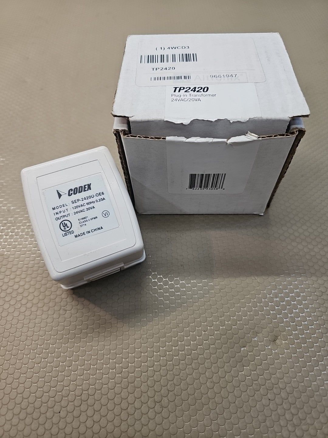 Altronix Tp2420 Plug-In Transformer, 115V In, 24V Out, 20V