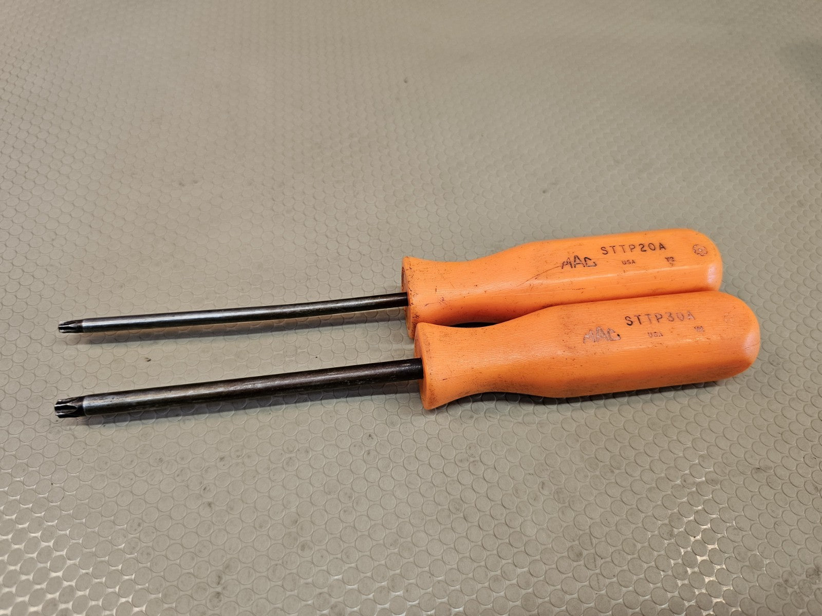 Mac Tools USA T-30 & T20 Torx Hard Orange Handle Screwdriver No STTP30A Tamper 