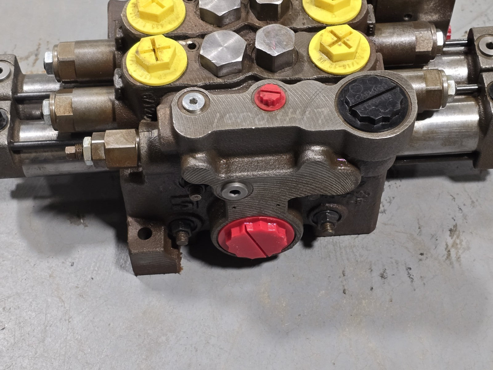 Parker VP170 Load Sense Directional Control Valve Proportional Load 4940927 *NEW