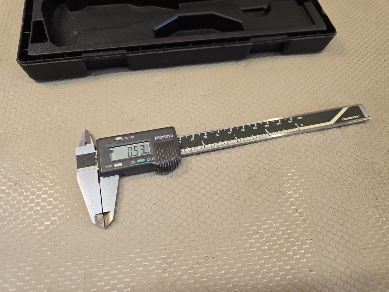 Mitutoyo 500-133 CD-6"B Digimatic 0-6" Digital Caliper with Case