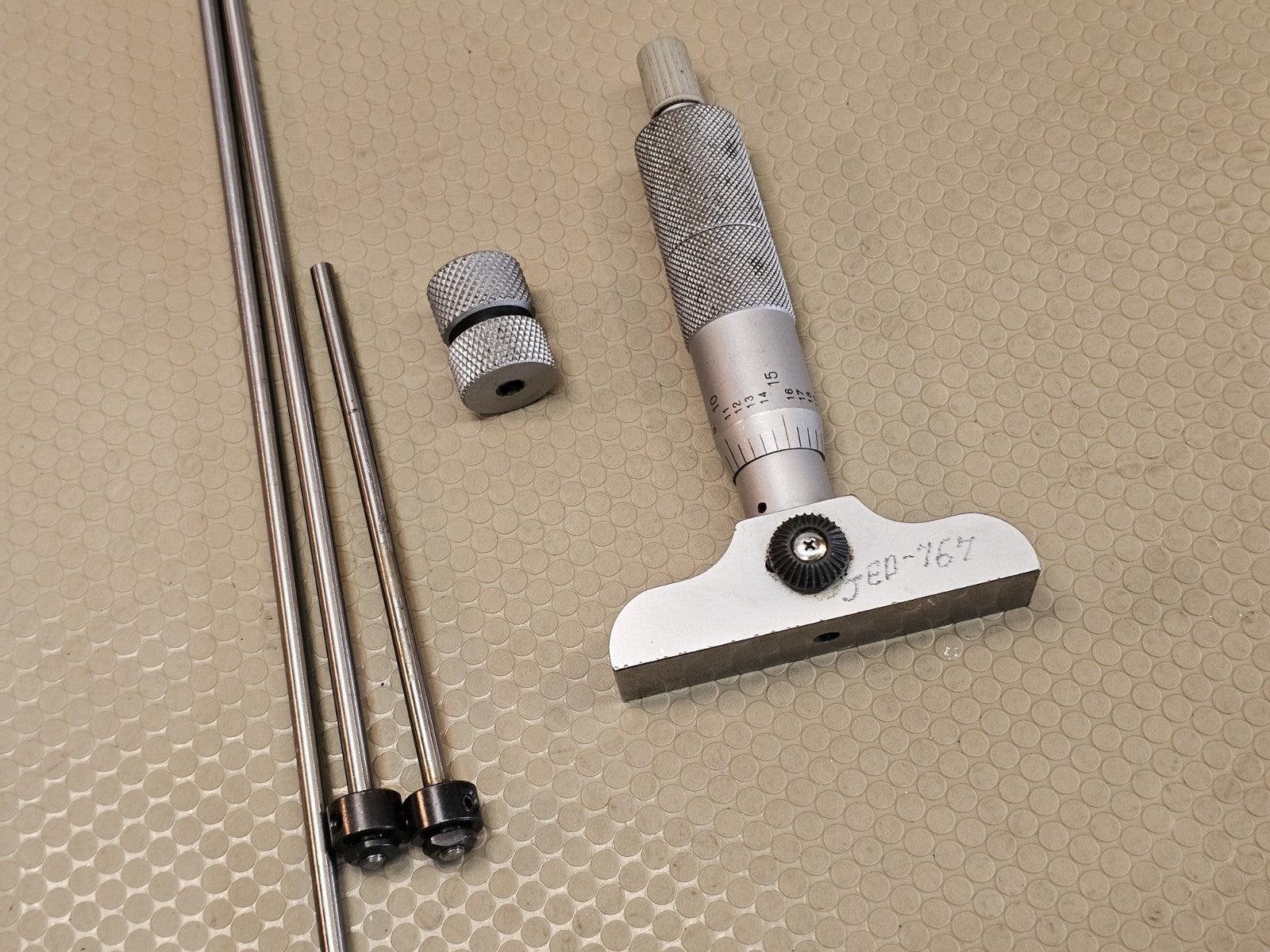MITUTOYO DEPTH MICROMETER 129-131 2.5 Inch Base with 3 rods MADE IN JAPAN