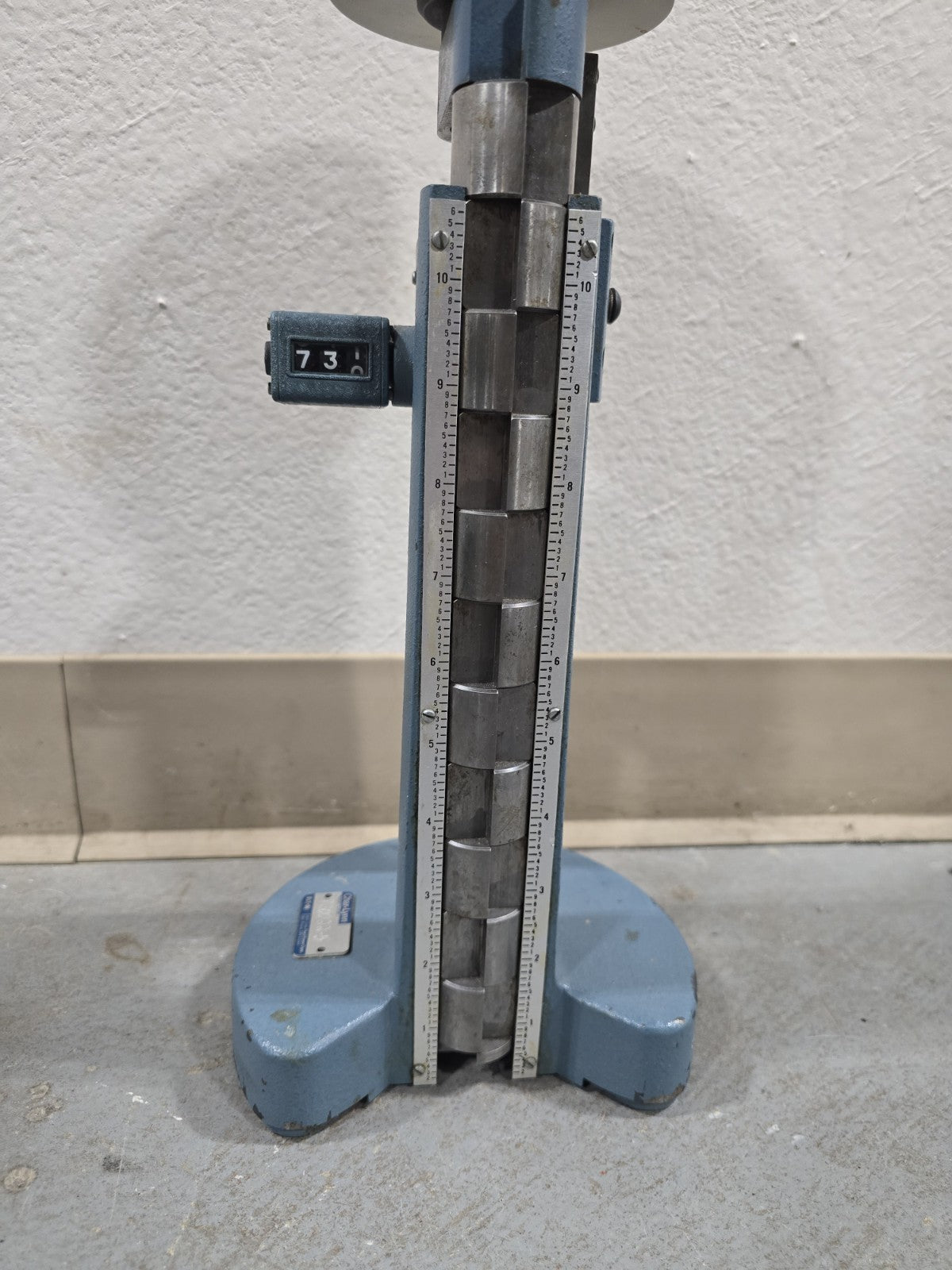 Brown & Sharpe 5851 - 12" Manual Analog Height Gauge Cadillac Type Height Gage