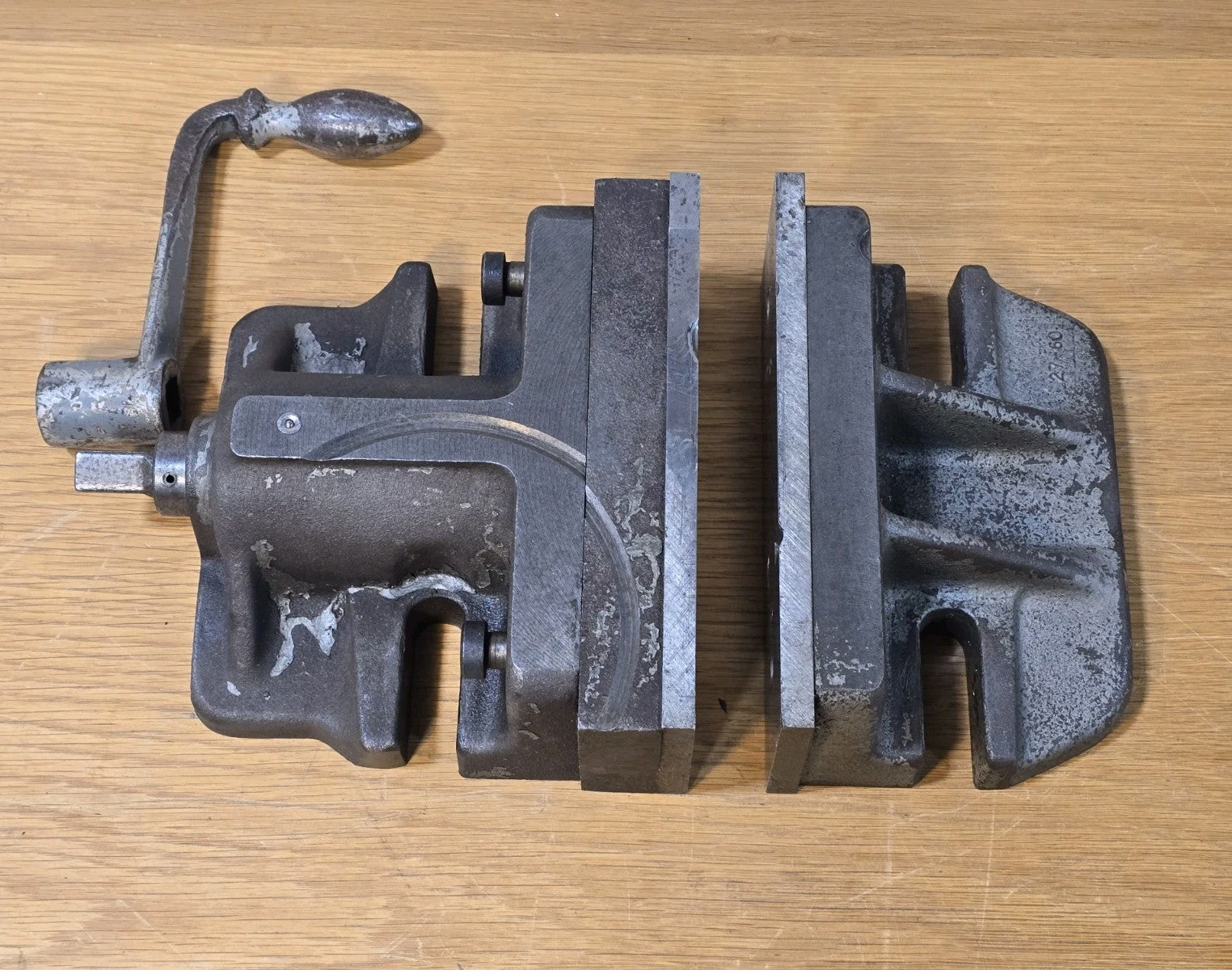MOVEABLE JAW VISE TWO PIECE MACHINE VISE 
