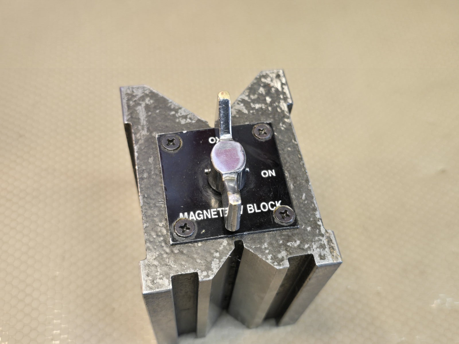 6" Single - Magnetic B Block - Dual Vee