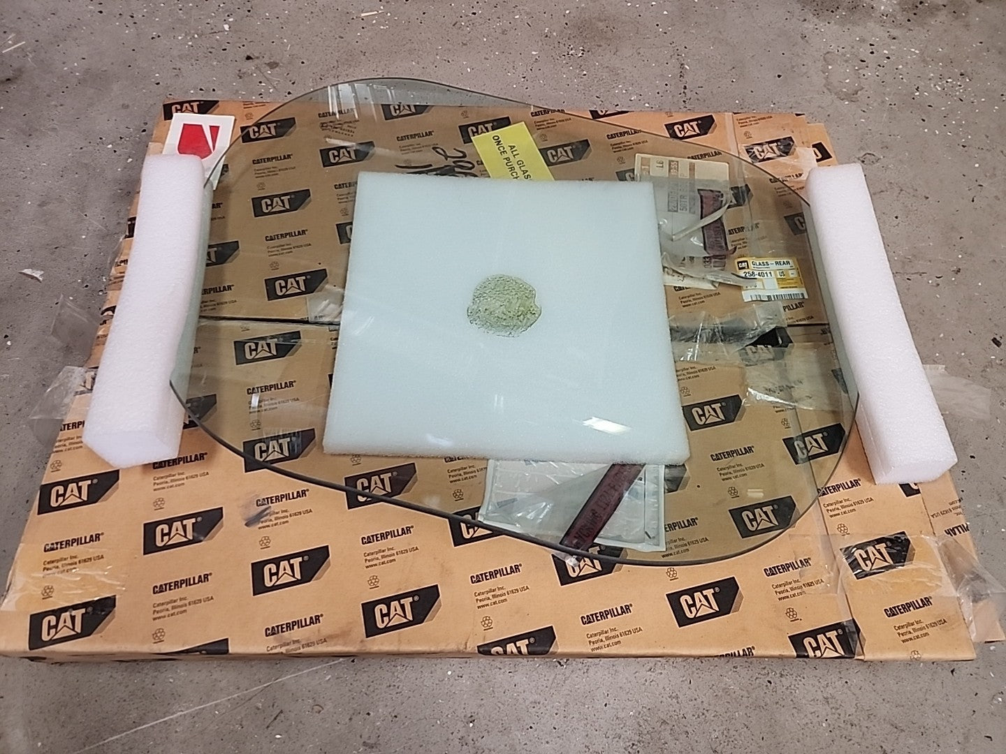 Front Door Glass 258-4011 2584011 For Caterpillar CAT Loader 246C 256C 262C OEM