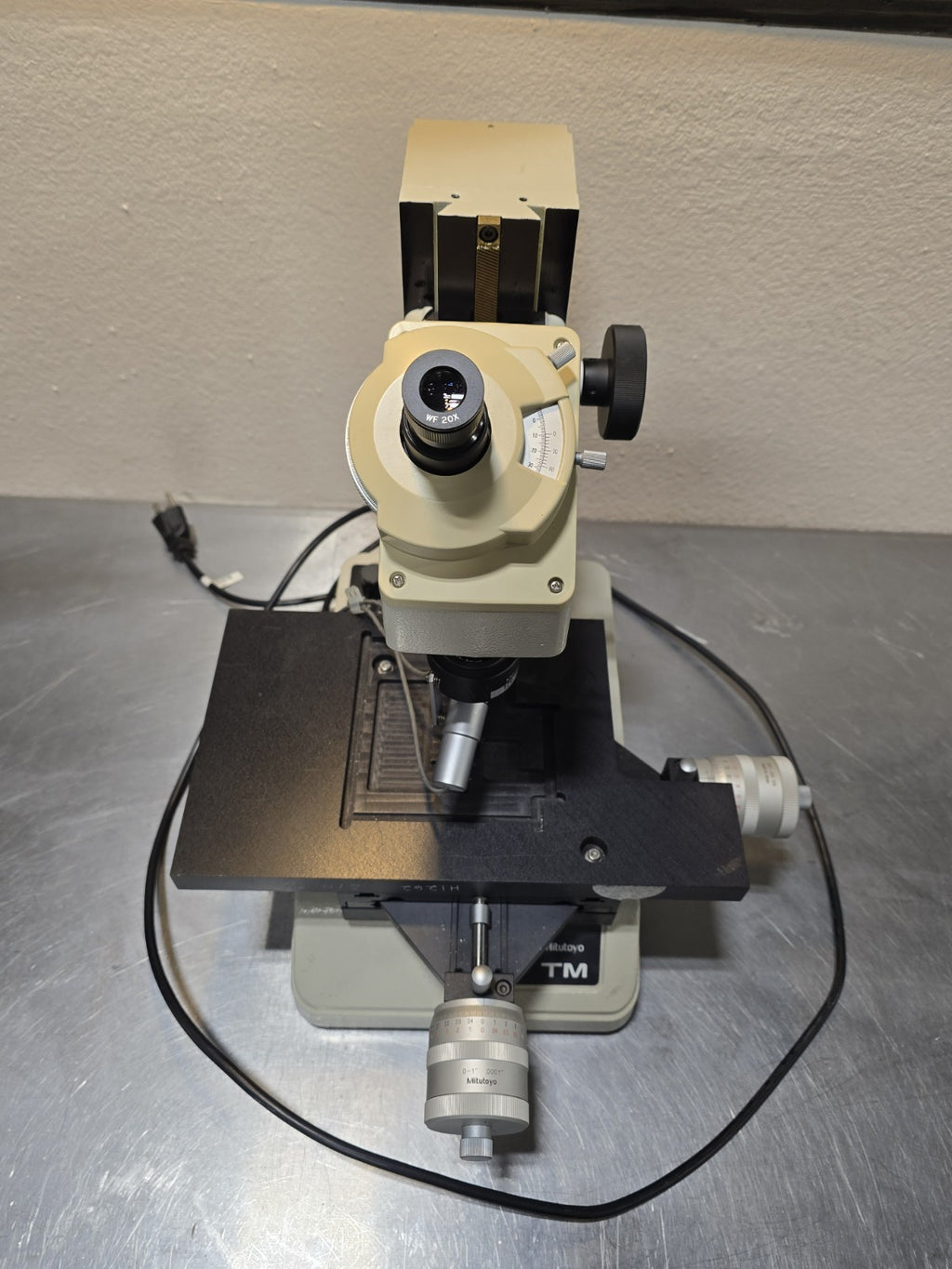 Mitutoyo Toolmakers Microscope TM 176-811A With 176-203 Twin Illumination *MINT*