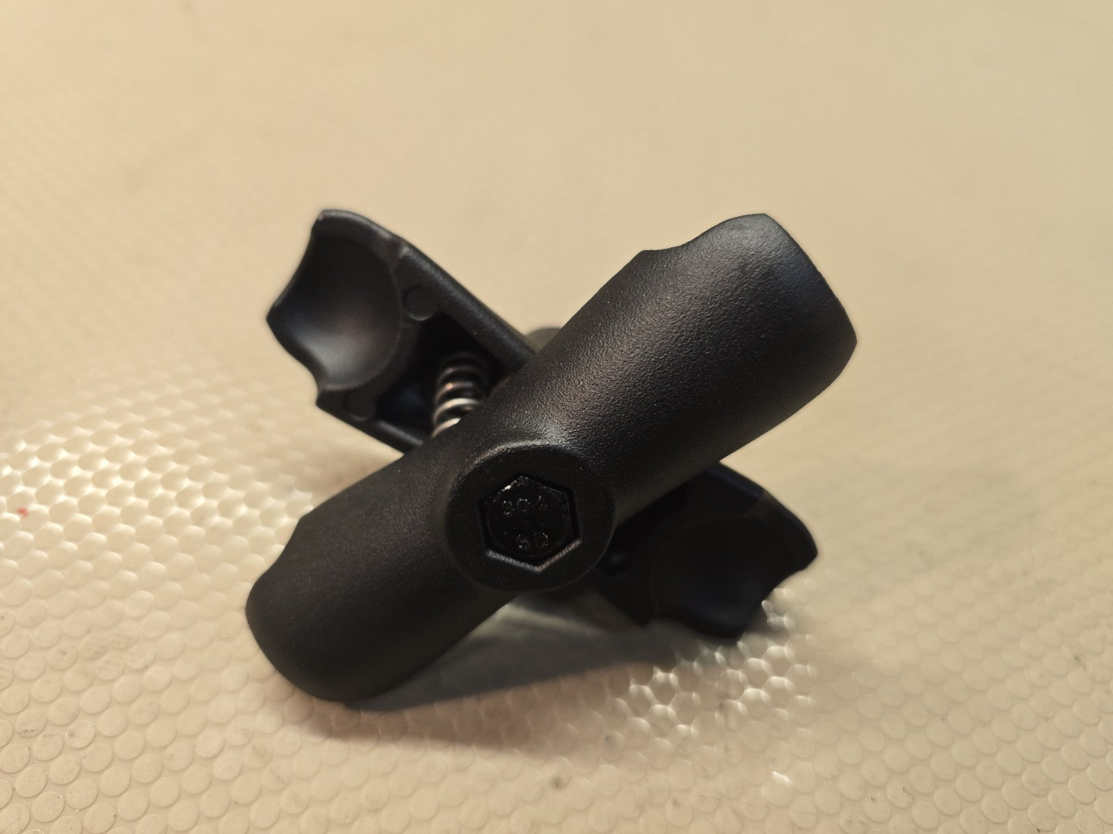 NEW OEM RAM MOUNT ~ RAP-201U-B Short Arm 1-RAP-202U 1.5" Base Composite Material