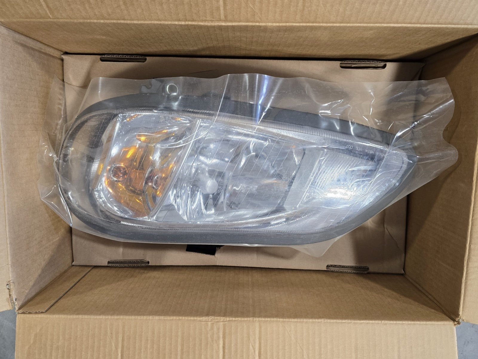 Hella A06-75732-004 LH Headlamp Freightliner M2 100 106 112 02-18 NEW