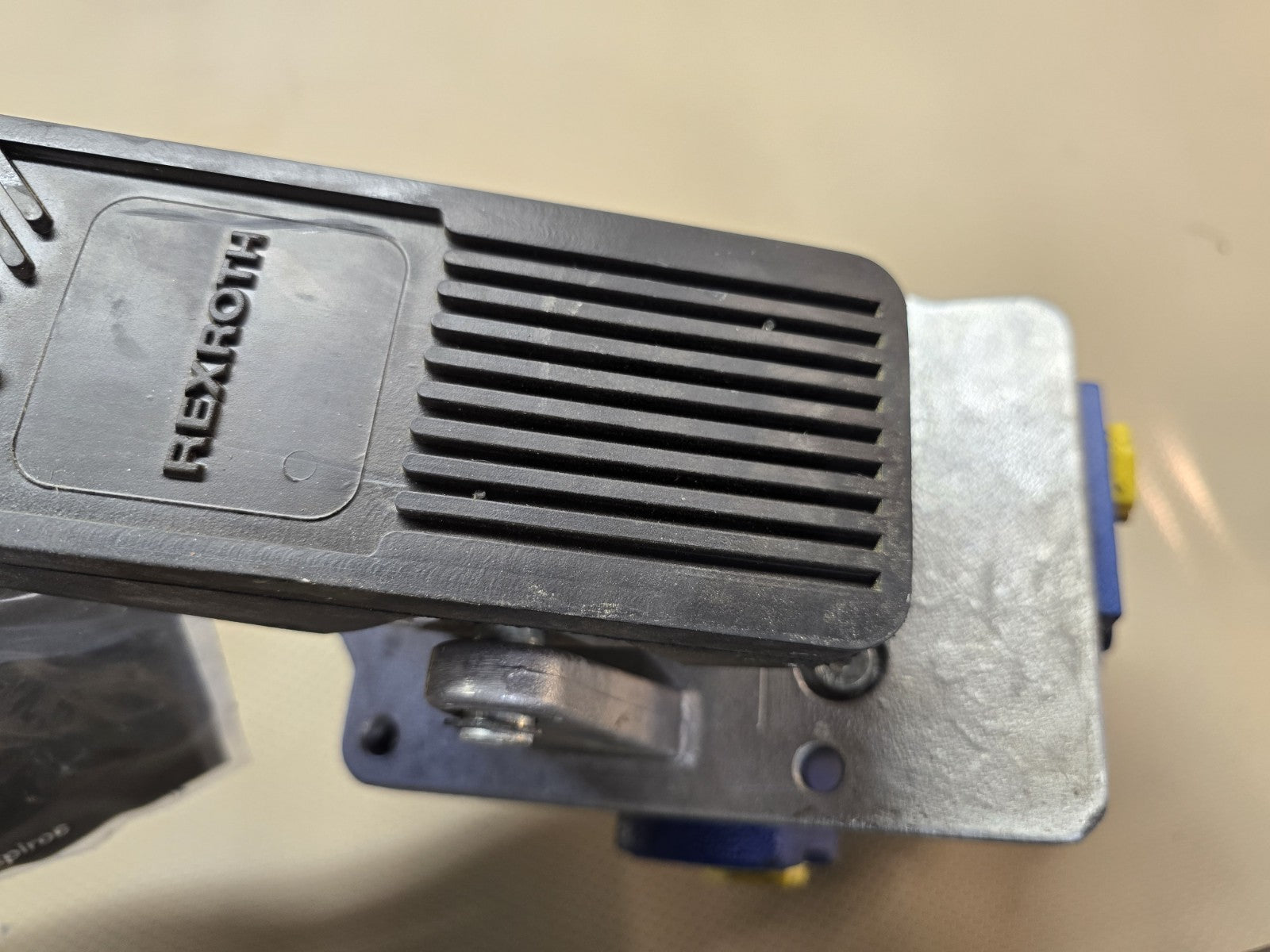 Rexroth LT17MFA-41/060FOE/02M14 R901000328 Pedal Bremsventil Hydraulikventil 