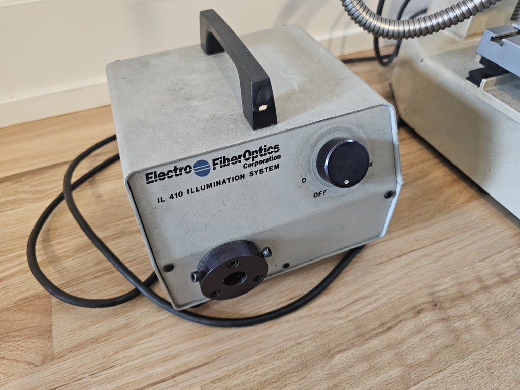 MITUTOYO TM-111 TOOLSMAKERS MICROSCOPE 50/60HZ 176-912 +IL410 Illumination CLEAN